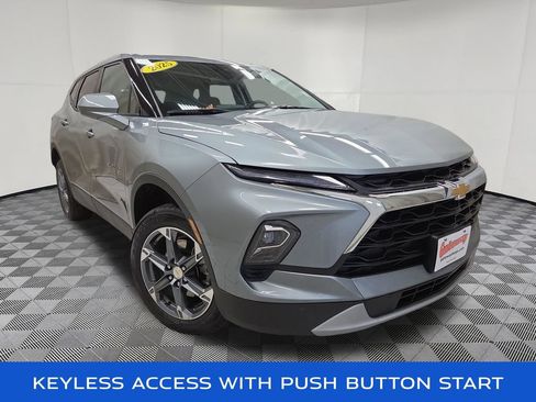 Used 2025 Chevrolet Blazer LT AWD/4WD image 3