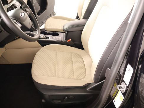 Used 2022 Ford Escape SE FWD image 10