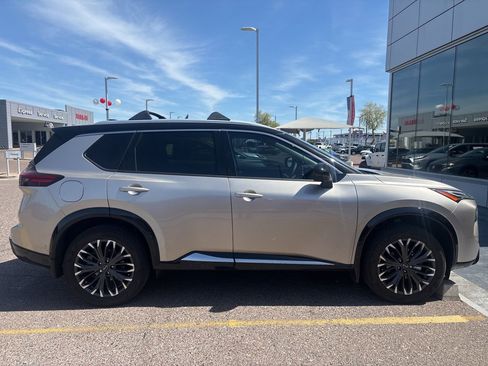 Used 2025 Nissan Rogue Platinum w/ Platinum Premium Package image 7