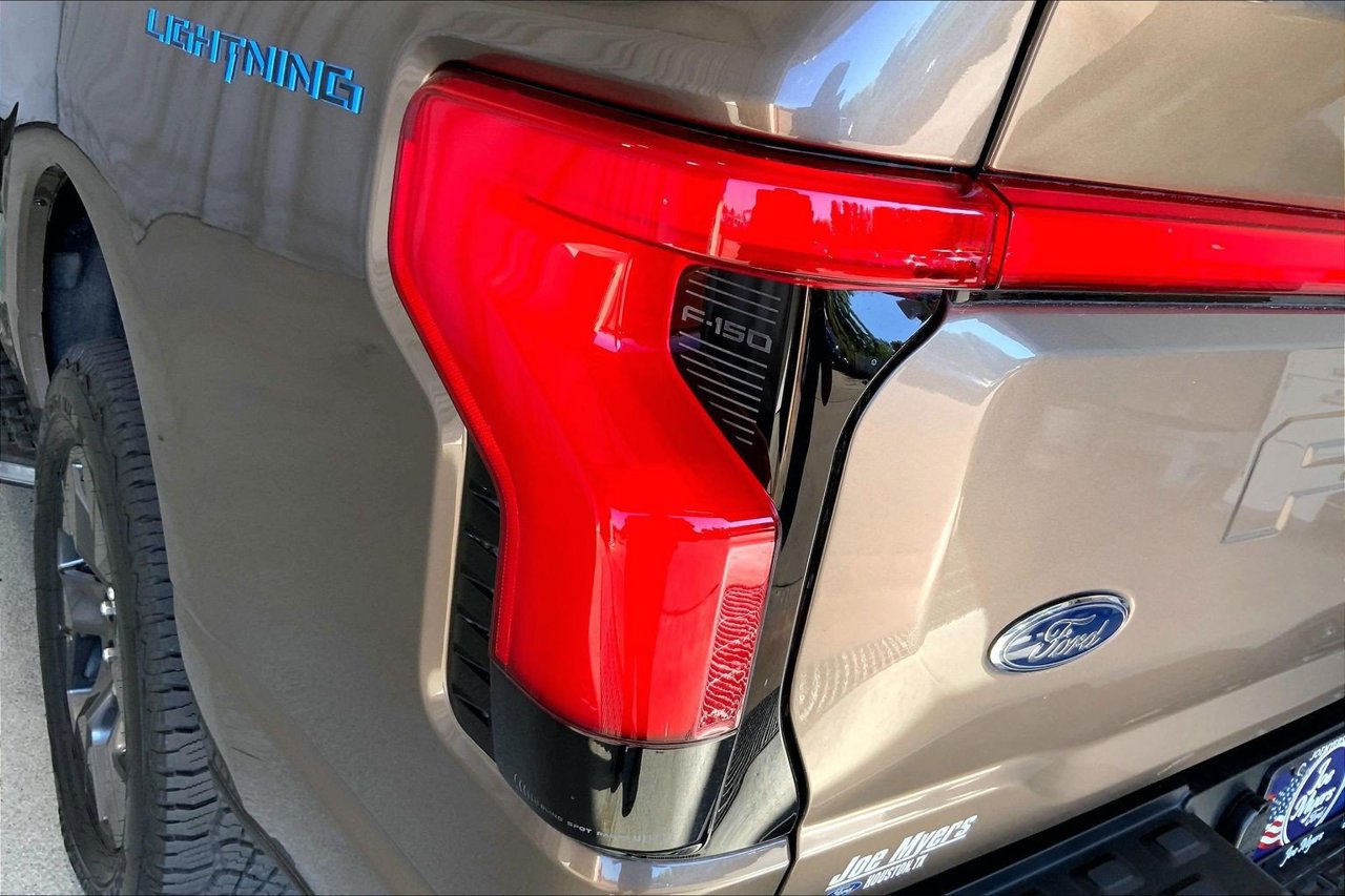 Used 2023 Ford F150 Lightning Lariat w/ Max Trailer Tow Package AWD/4WD image 13