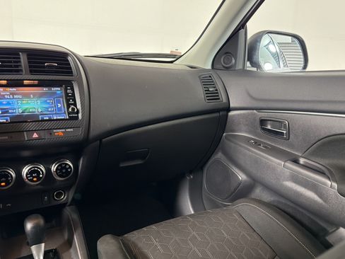 Used 2025 Mitsubishi Outlander Sport ES AWD/4WD image 26