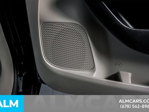 Used 2023 Chrysler Pacifica Touring-L FWD image 47