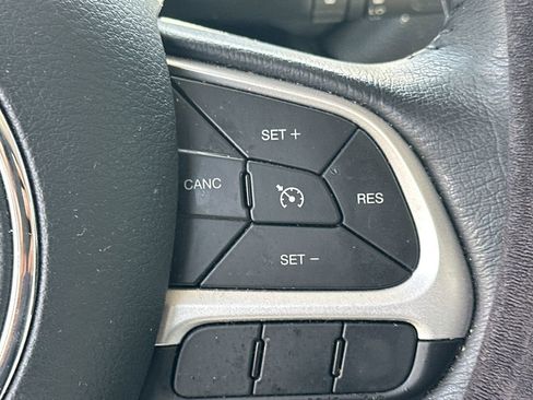 Used 2021 Jeep Renegade Latitude w/ Convenience Group FWD image 25