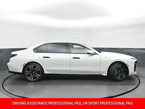 Used 2023 BMW i7 xDrive60 AWD/4WD image 2