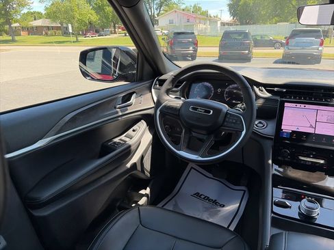 Used 2025 Jeep Grand Cherokee L Limited AWD/4WD image 17