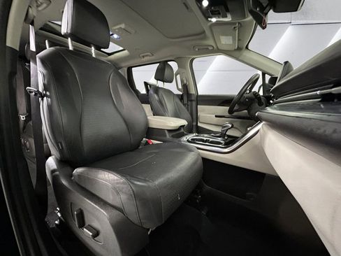 Used 2022 Kia Carnival SX Prestige image 14