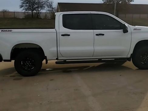 Used 2021 Chevrolet Silverado 1500 LT Trail Boss w/ Convenience Package II image 9