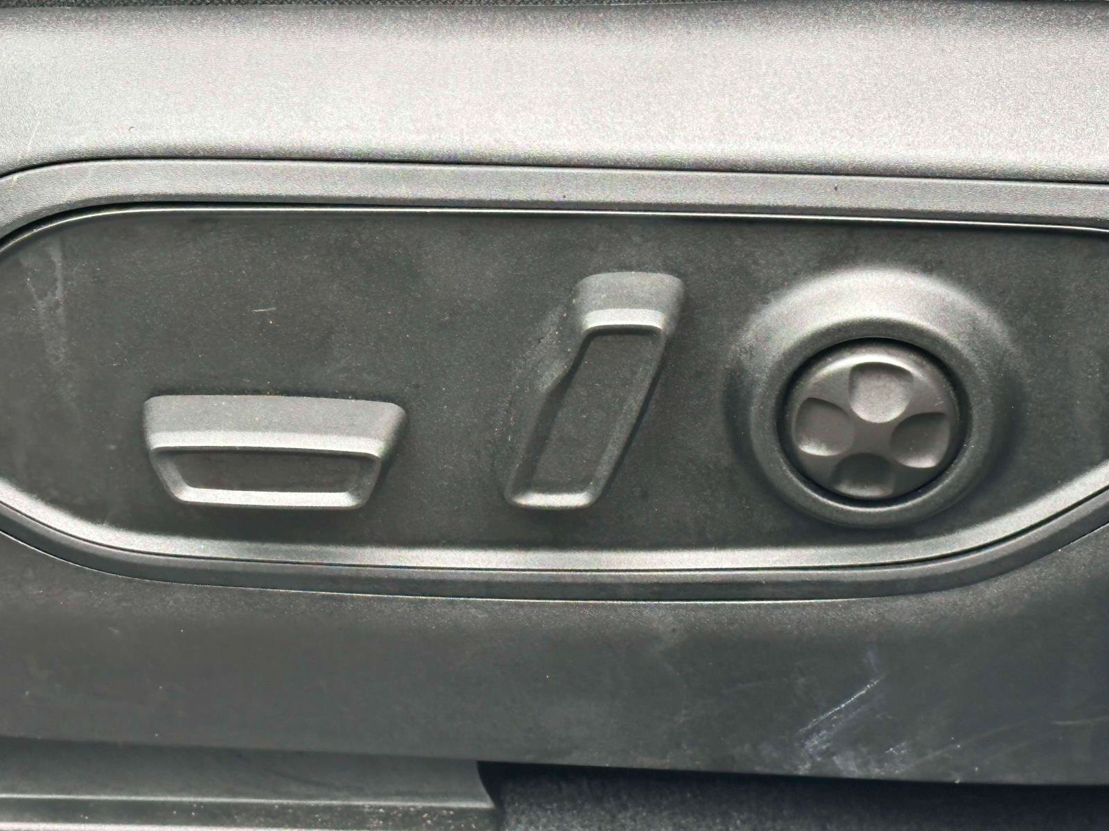 Used 2025 Jeep Grand Cherokee Limited AWD/4WD image 16