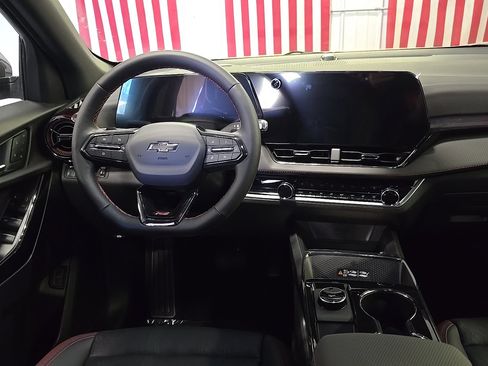New 2026 Chevrolet Equinox RS w/ Convenience Package III AWD/4WD image 16