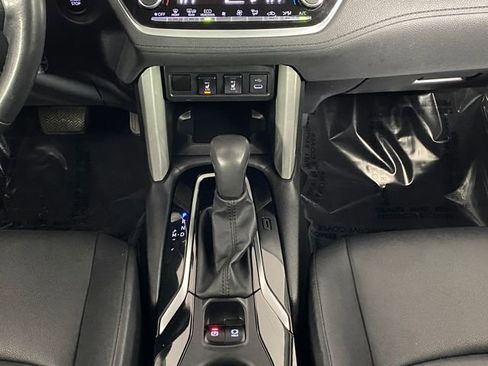 Used 2024 Toyota Corolla Cross XLE image 16