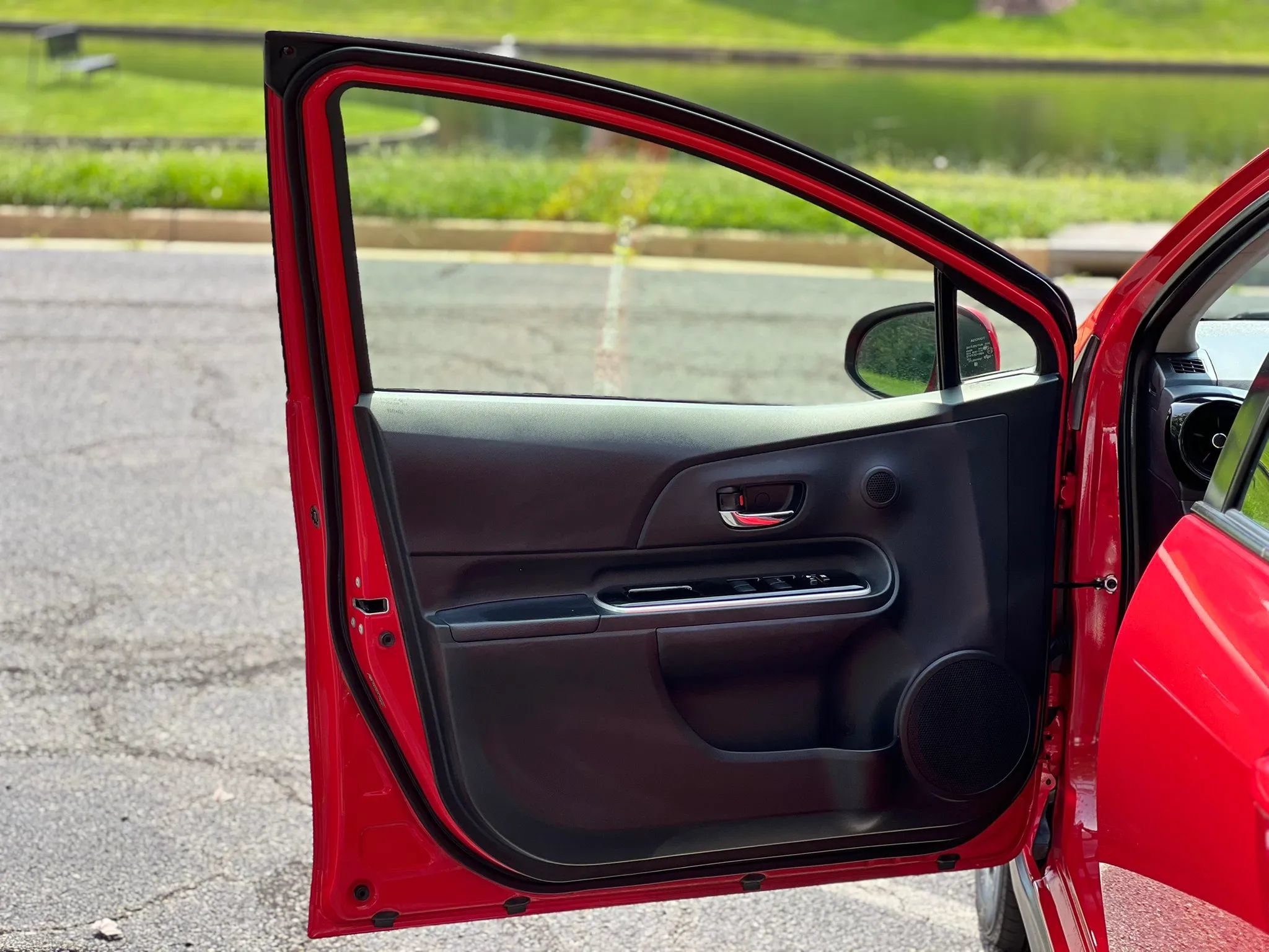 Used 2018 Toyota Prius C Two FWD image 33