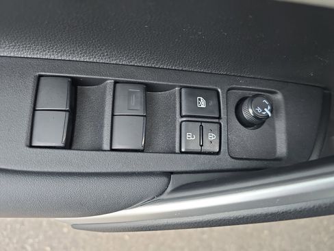 Used 2023 Toyota Corolla Cross L image 25