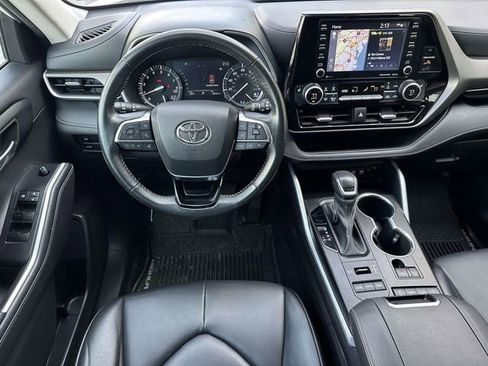 Used 2021 Toyota Highlander XLE image 18