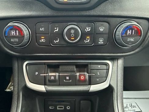Used 2024 GMC Terrain SLT AWD/4WD image 27