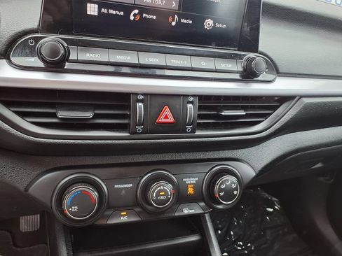 Used 2024 Kia Forte LXS w/ LXS Technology Package FWD image 17