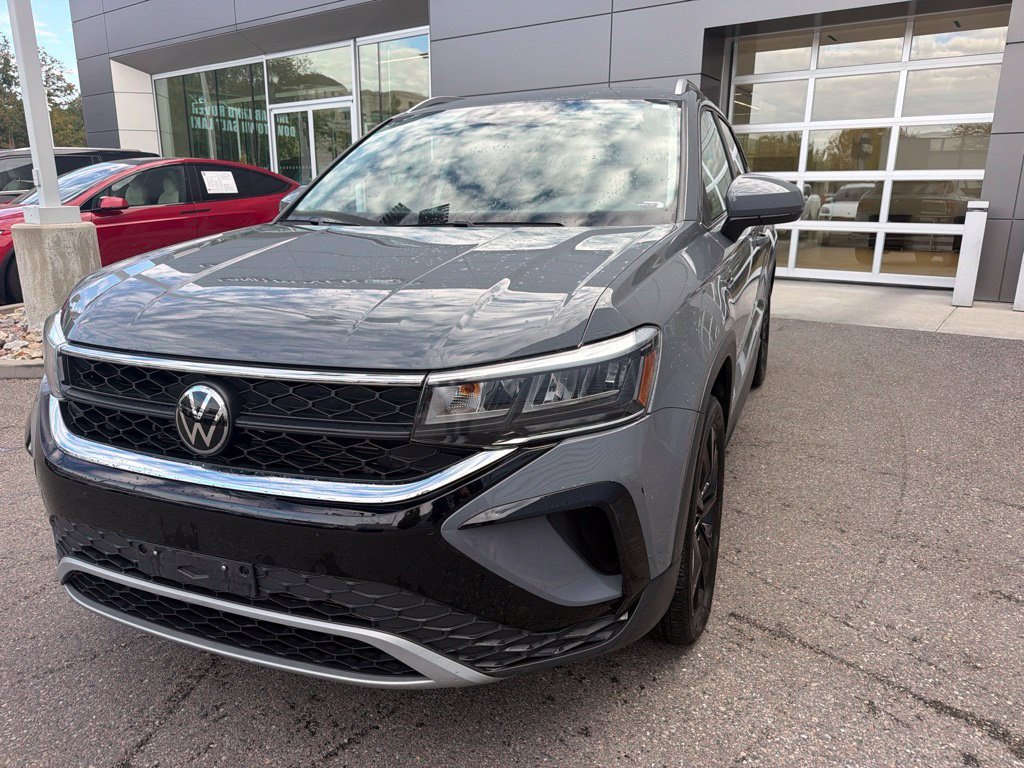 Used 2023 Volkswagen Taos SE w/ Panoramic Sunroof Package AWD/4WD image 1