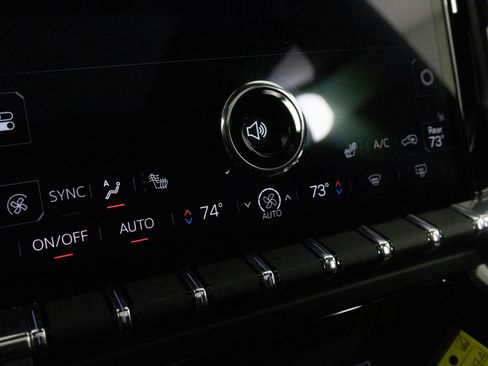 Used 2025 GMC Yukon Elevation image 22