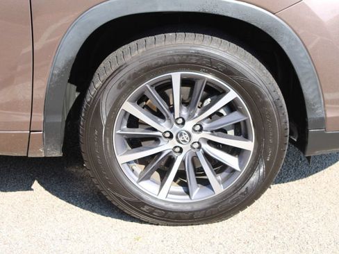 Used 2017 Toyota Highlander XLE FWD image 42