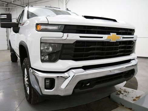 Used 2024 Chevrolet Silverado 2500 LT w/ Convenience Package AWD/4WD image 38