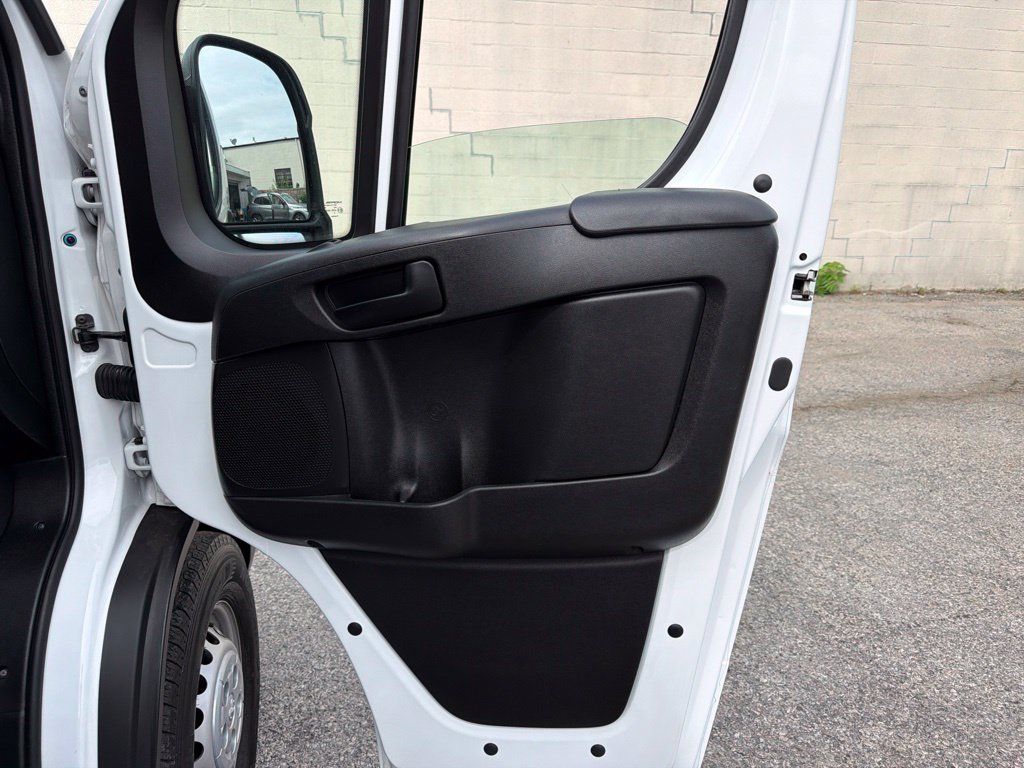 Used 2025 RAM ProMaster 2500 w/ U-Haul Equipment Group FWD image 17