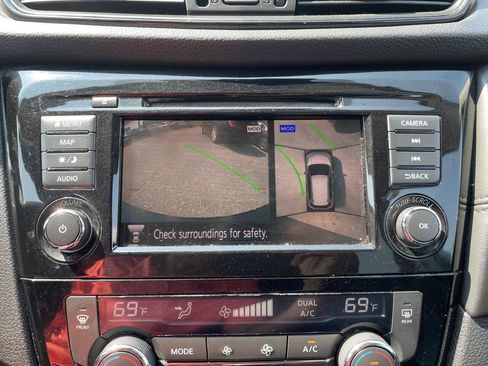 Used 2019 Nissan Rogue SL FWD image 18