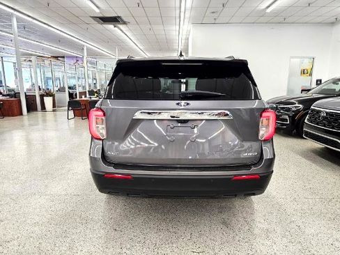 Used 2021 Ford Explorer XLT image 5