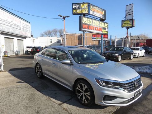 Used 2020 Volkswagen Passat 2.0T SEL image 3