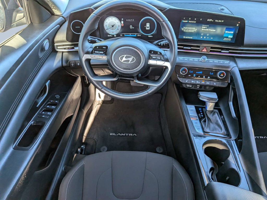 Certified 2025 Hyundai Elantra SEL FWD image 22