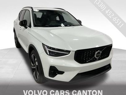 New 2025 Volvo XC40 B5 Plus w/ Protection Package Premier