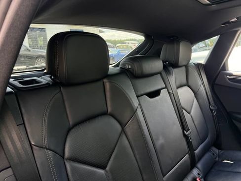 Used 2018 Porsche Macan AWD/4WD image 31