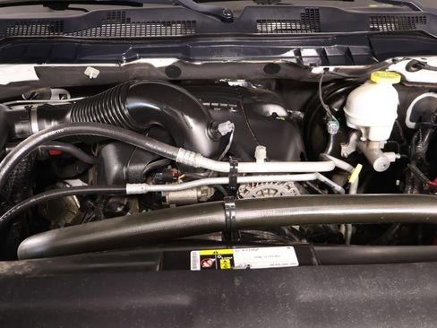 Used 2019 RAM 1500 Classic SLT w/ Luxury Group image 18