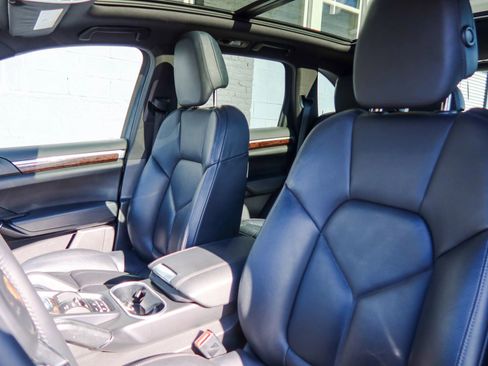 Used 2015 Porsche Cayenne S image 13