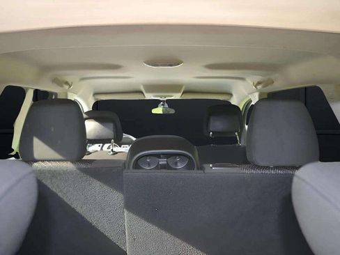 Used 2018 Dodge Journey SE image 21