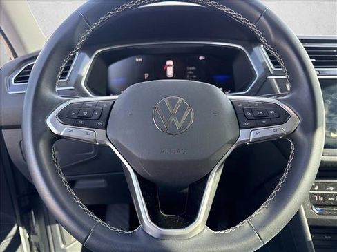 Used 2023 Volkswagen Tiguan SE FWD image 11