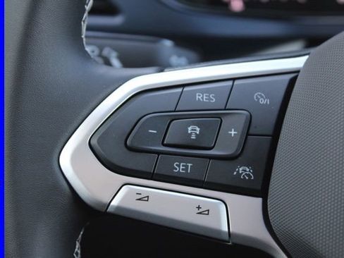 Used 2024 Volkswagen Taos SE image 30