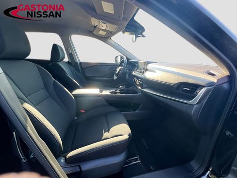 Used 2023 Nissan Rogue S FWD image 36