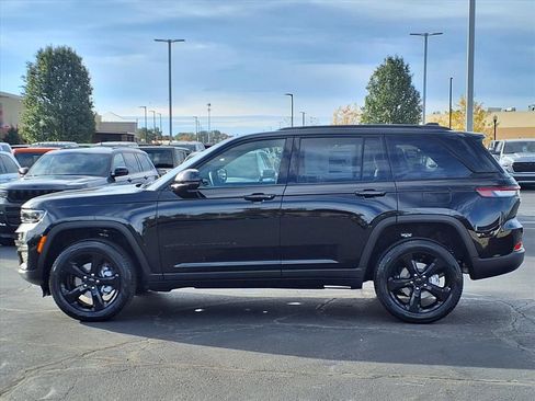 New 2025 Jeep Grand Cherokee Limited w/ Black Appearance Package AWD/4WD image 3