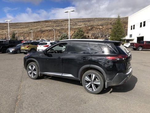 Used 2023 Nissan Rogue SL w/ SL Premium Package image 11