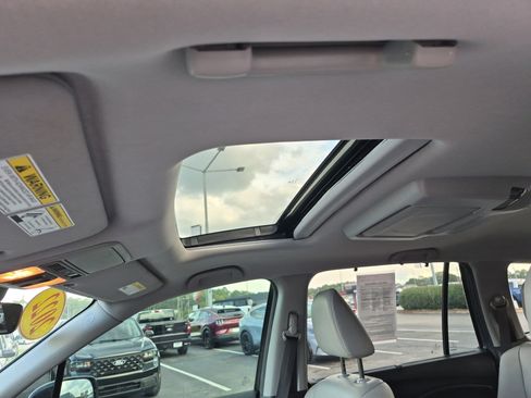 Used 2022 Honda Pilot Touring image 8