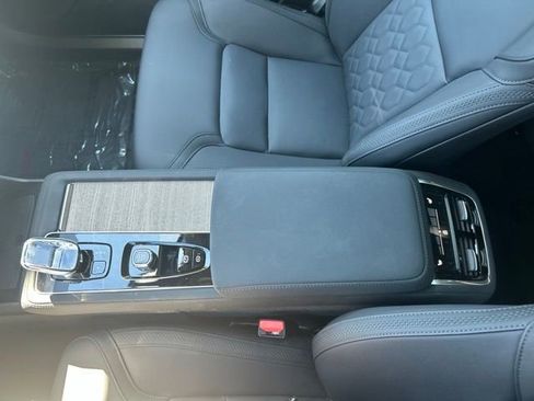 Certified 2025 Volvo XC90 B6 Plus AWD/4WD image 26