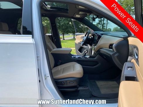 Used 2022 Chevrolet Traverse Premier AWD/4WD image 19