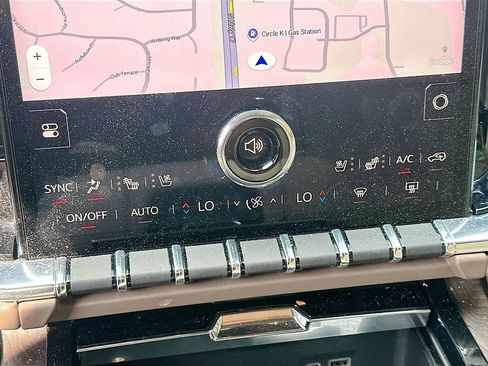 Used 2025 GMC Yukon XL Denali w/ Sun & Power Step Package RWD image 16