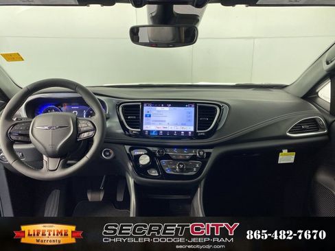 New 2026 Chrysler Pacifica Limited w/ S Appearance Package image 30