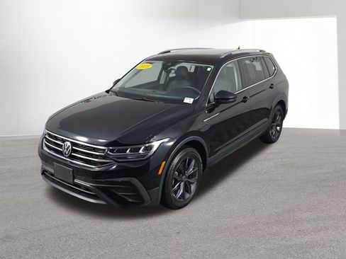 Used 2023 Volkswagen Tiguan SE w/ Panoramic Sunroof Package image 45