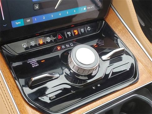 Used 2022 Jeep Grand Wagoneer Series III w/ Rear Seat Video Group 1 image 28