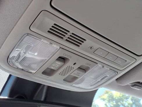 Used 2017 Honda Pilot Touring image 22