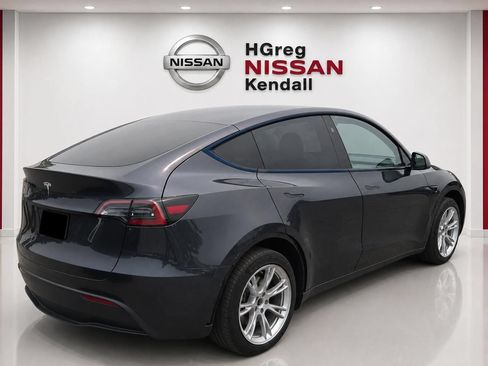 Used 2024 Tesla Model Y 2WD image 4
