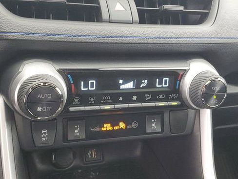 Used 2024 Toyota RAV4 SE w/ Convenience Package image 31