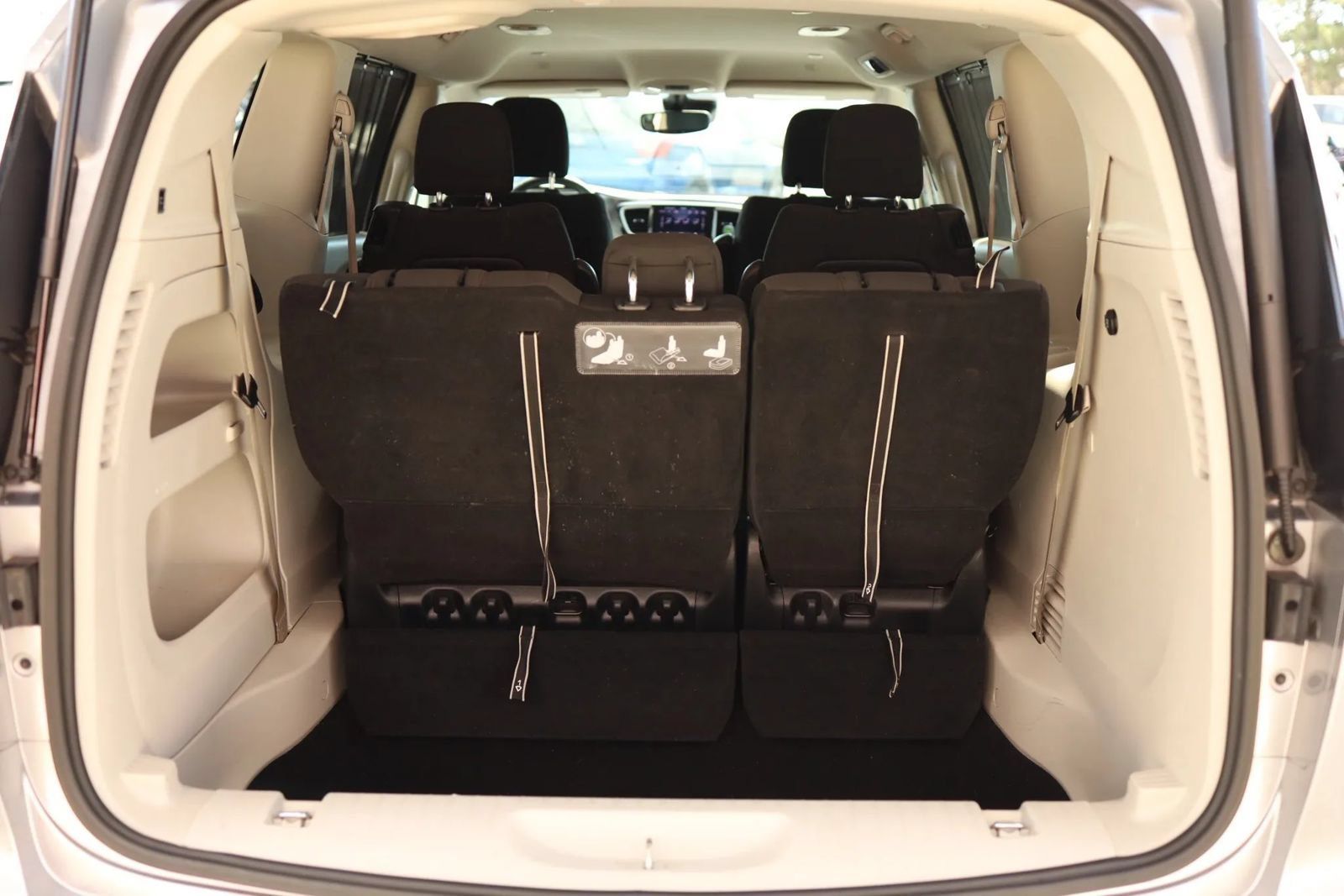 Used 2020 Chrysler Pacifica Touring w/ Advanced Safetytec Group FWD image 36