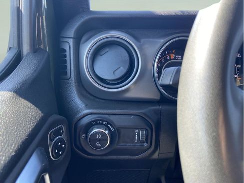 Used 2023 Jeep Gladiator Sport AWD/4WD image 18